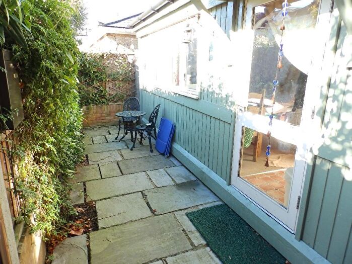 Studio To Rent In Worthington Road, Surbiton, KT6
