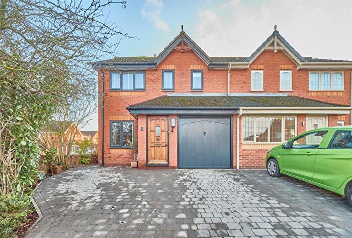 3 Bedroom Semi Detached House For Sale In Sisley Way, Hinckley, LE10