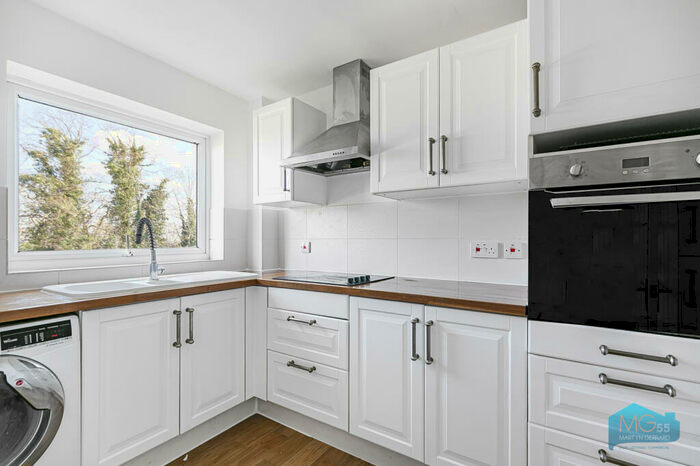 2 Bedroom Apartment To Rent In Eastbury Court, Lyonsdown Road, New Barnet, Barnet, EN5