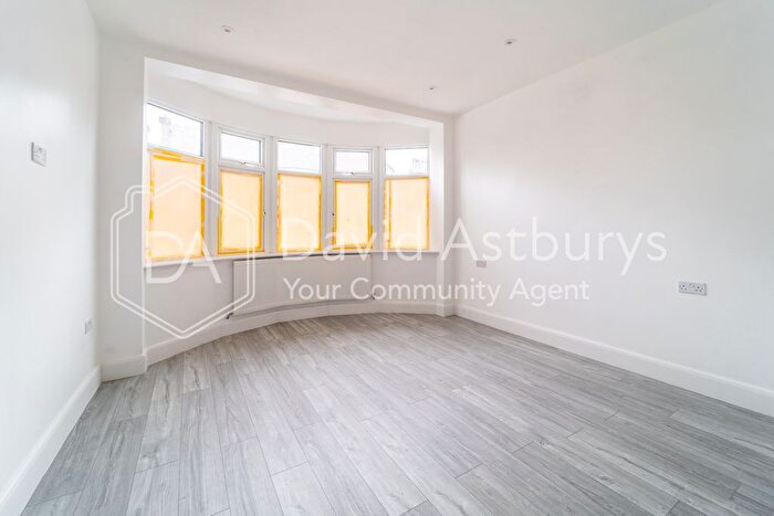 5 Bedroom Semi-Detached House To Rent In Ecclesbourne Gardens, Palmers Green, London, N13