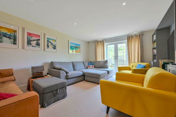 4 Bedroom Detached House To Rent In Marlyns Drive, Guildford, Guildford, GU4