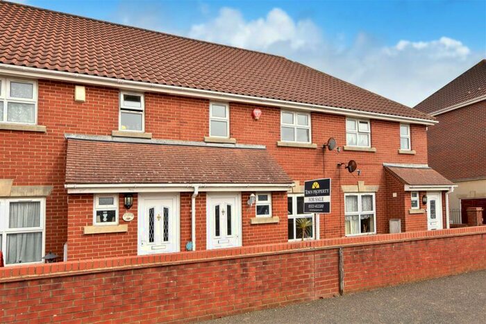 3 Bedroom Terraced House To Rent In Salvador Close, Eastbourne, BN23