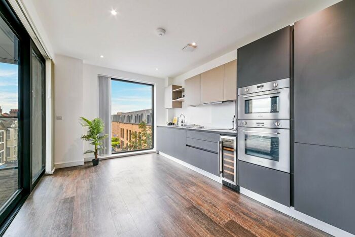 2 Bedroom Apartment To Rent In Grafton Quarter, Croydon, CR0