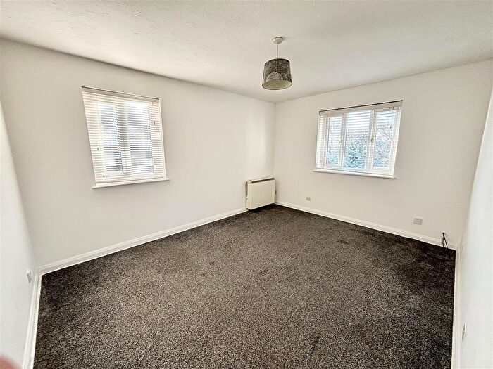 1 Bedroom Flat For Sale In Ryde Drive, Stanford-Le-Hope, SS17