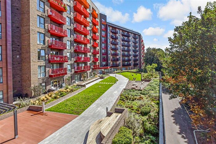 2 Bedroom Flat For Sale In Claribel Court, Maidstone, Mill Wood, Kent, ME14