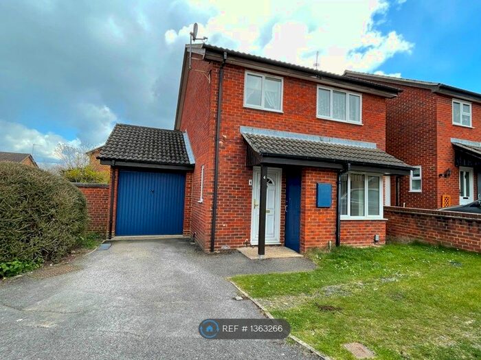 3 Bedroom Detached House To Rent In Sirius Close, Wokingham, RG41