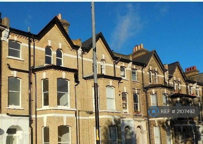 2 Bedroom Flat To Rent In A Farquhar Road, London, SE19