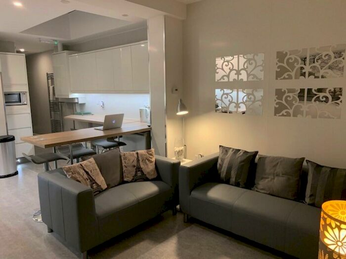 6 Bedroom Barn Conversion To Rent In Dawlish Road, Selly Oak, B29