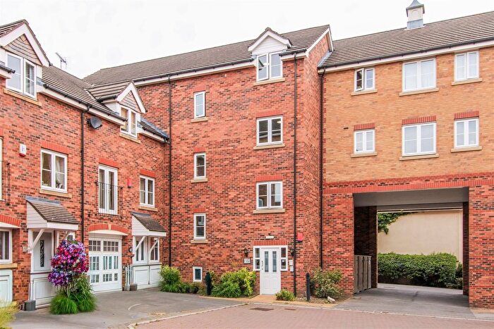 2 Bedroom Flat For Sale In Moorcroft Court, Ossett, WF5