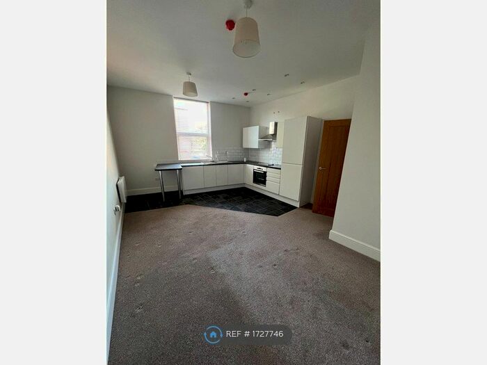 1 Bedroom Flat To Rent In Cross Street, Sale, M33