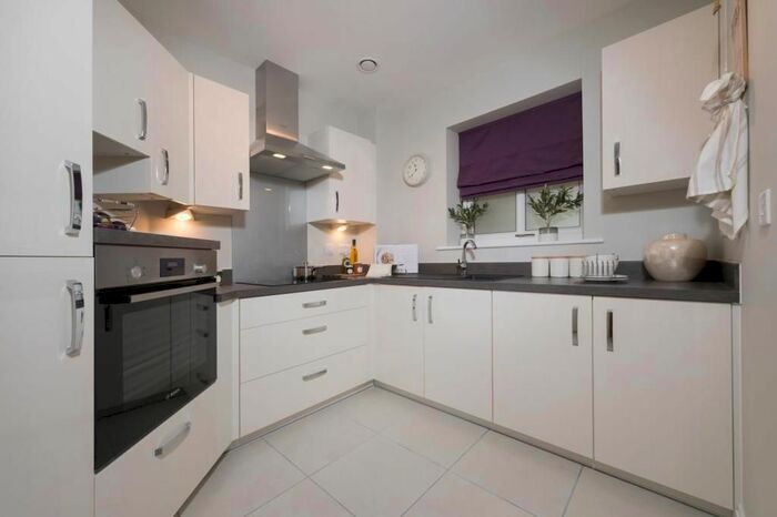 2 Bedroom Flat To Rent In Ilex Close, Llanishen, Cardiff, CF14