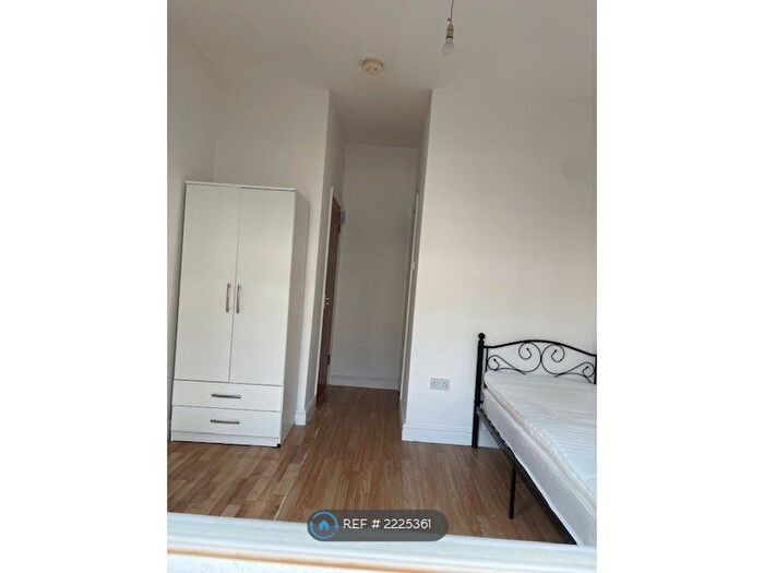 Studio To Rent In Chapter Road, London, NW2