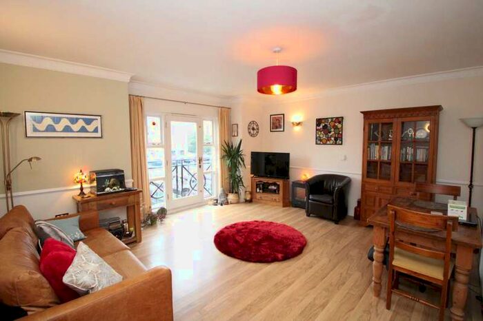 2 Bedroom Apartment To Rent In Stunning Apartment Walking Distance To Station, HP3