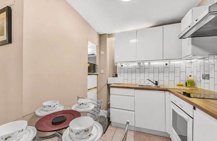 2 Bedroom Flat To Rent In Otter Close, Stratford, London, E15