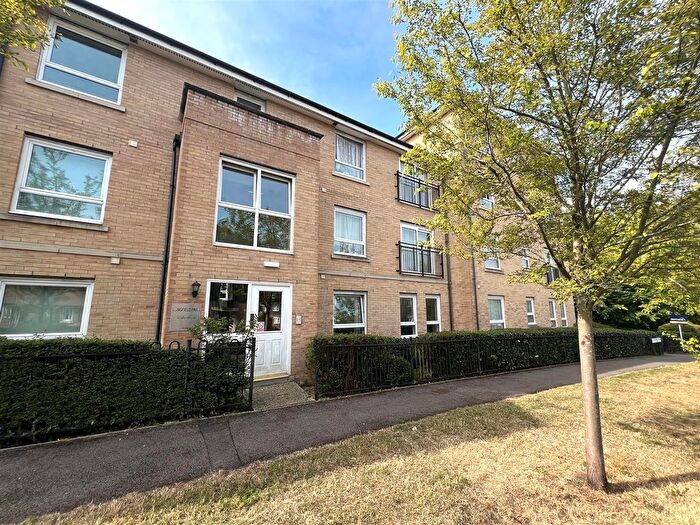2 Bedroom Flat For Sale In Lillymill Chine, Chineham, Basingstoke, RG24