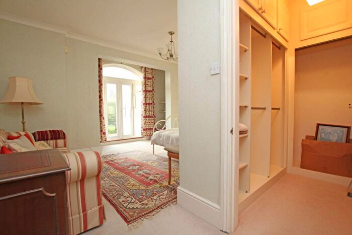 3 Bedroom Flat For Sale In Staveley Road, Eastbourne, BN20