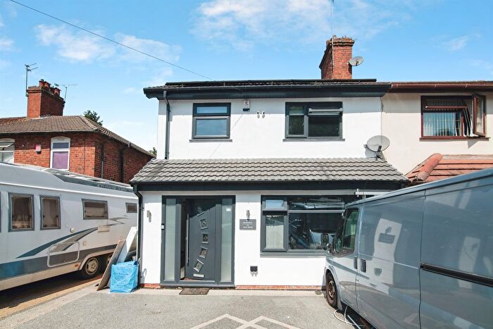 4 Bedroom Semi-Detached House For Sale In Hall Road, Smethwick, B67
