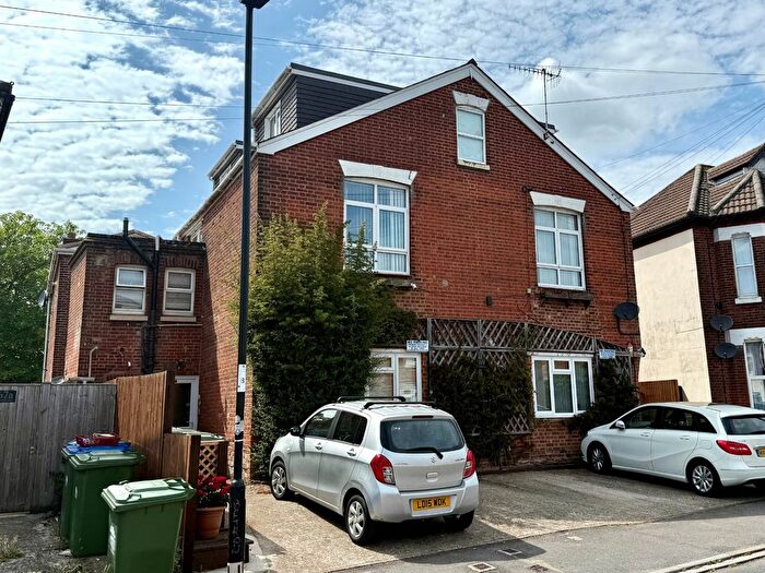 4 Bedroom Maisonette To Rent In Westridge Road, Southampton, Hampshire, SO17