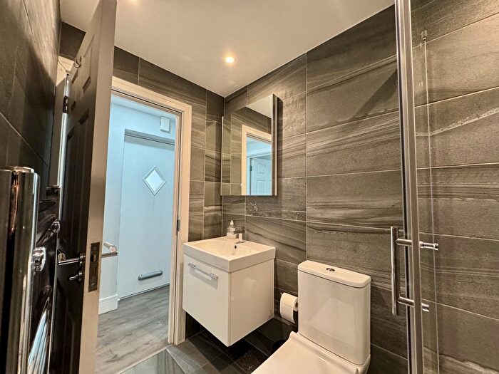 1 Bedroom Flat To Rent In Queens Crescent, Kentish Town, NW5