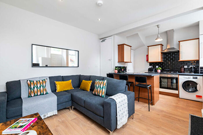 4 Bedroom House To Rent In Quarry Street, Leeds, LS6