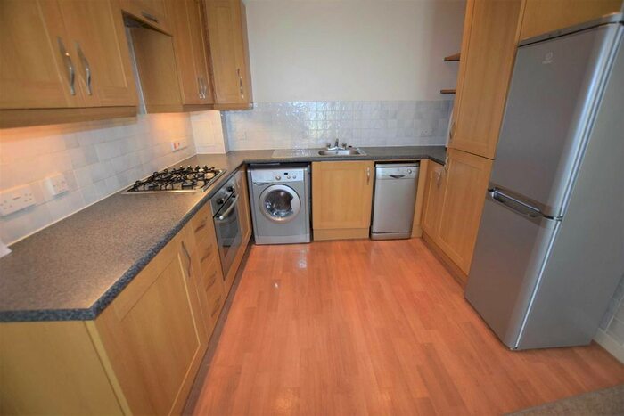 2 Bedroom Flat To Rent In Holden Road, London, N12