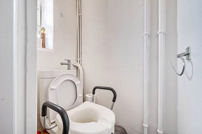 3 Bedroom Flat For Sale In Temair House, Greenwich, London, SE10