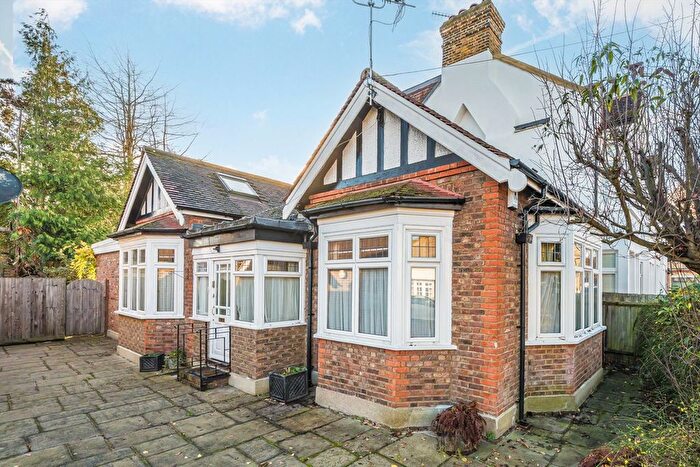 2 Bedroom Bungalow For Sale In Denmark Road, Twickenham, TW2