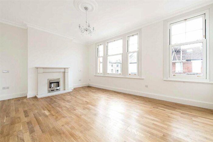 2 Bedroom Flat To Rent In Cavendish Road, London, SW12