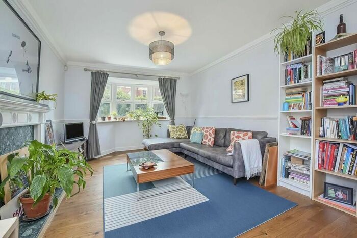 2 Bedroom Flat To Rent In Bakery Close, London, SW9