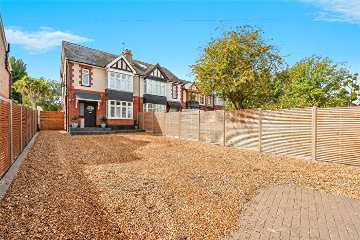 4 Bedroom House To Rent In Park Avenue, Waterlooville, Hampshire, PO7