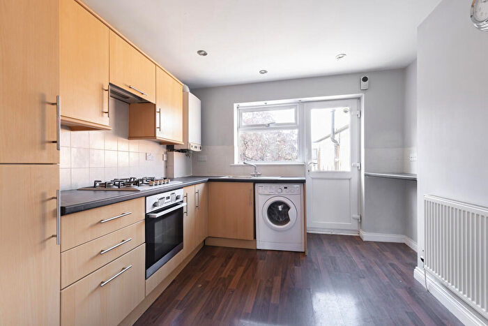 3 Bedroom Apartment To Rent In New Street, Cheltenham, GL50