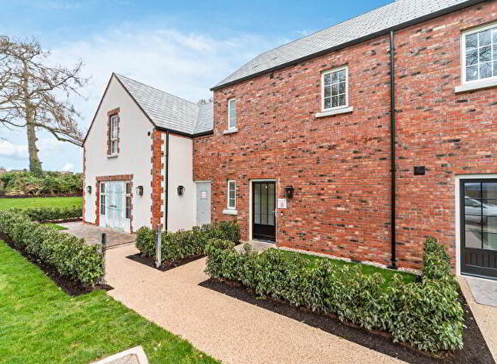 2 Bedroom Apartment / Flats For Sale In Cromlyn Wood, Hillsborough, BT26