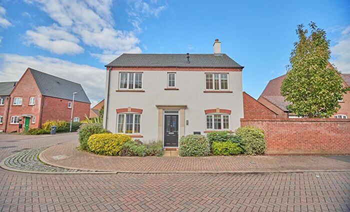 3 Bedroom Detached House To Rent In Greyhound Croft, Hinckley, LE10