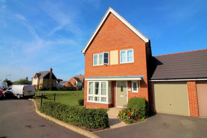 3 Bedroom Detached House To Rent In Close To Train Station, Aylesbury, HP18
