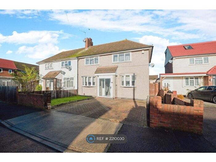 3 Bedroom Semi-Detached House To Rent In Howe Close, Romford, RM7