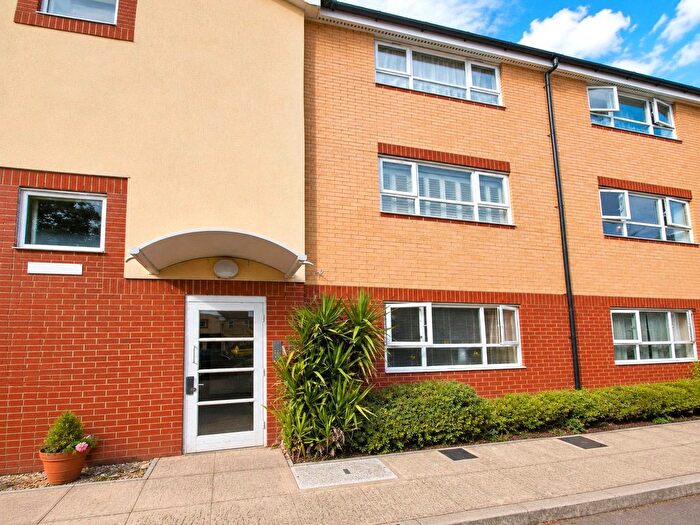 2 Bedroom Flat For Sale In Chertsey Road, Feltham, TW13
