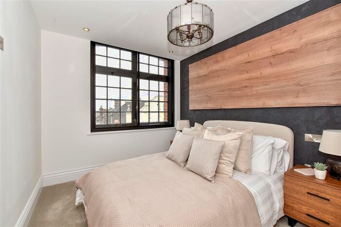 2 Bedroom Flat For Sale In Grosvenor Road, Tunbridge Wells, Kent, TN1