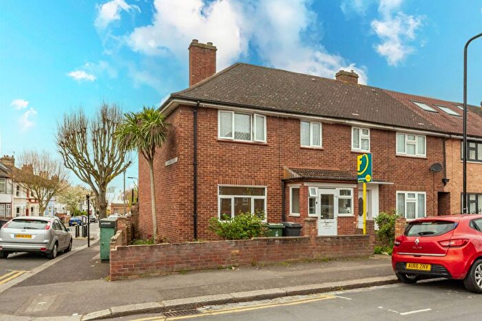 3 Bedroom End Of Terrace House For Sale In Epsom Road, Leyton, London, E10