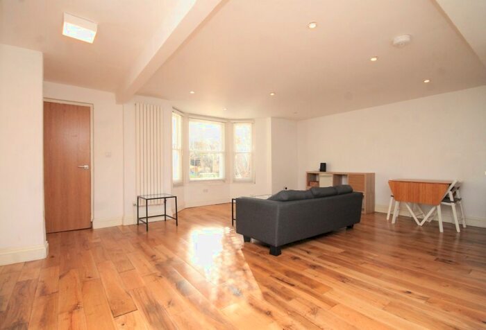 2 Bedroom Flat To Rent In Hanley Road, Stroud Green, N4