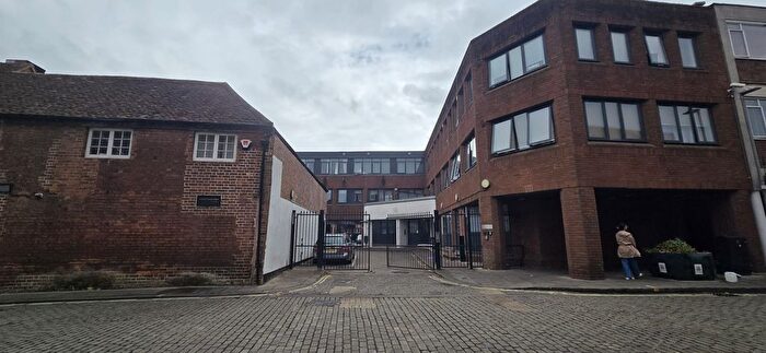1 Bedroom Flat To Rent In George Street, Aylesbury, HP20
