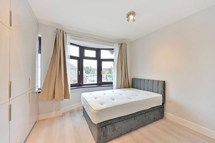 Studio To Rent In Hounslow Avenue, Hounslow, TW3