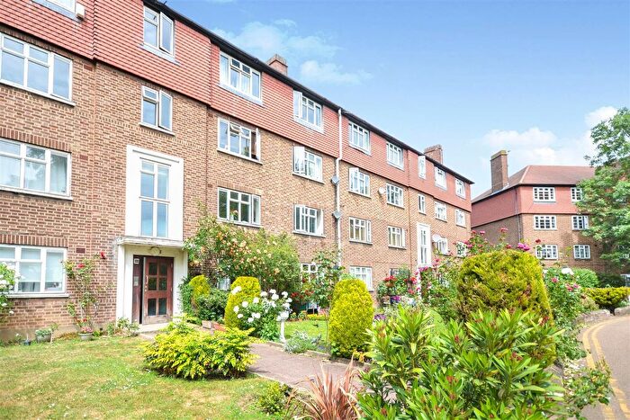 2 Bedroom Flat To Rent In Bushey Road, London, SW20