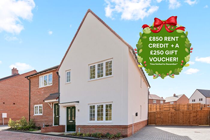 3 Bedroom Semi Detached House To Rent In *December Deal! £ Rent Credit + A £ Gift Voucher!*Furlong Road, Braintree, Essex, CM7