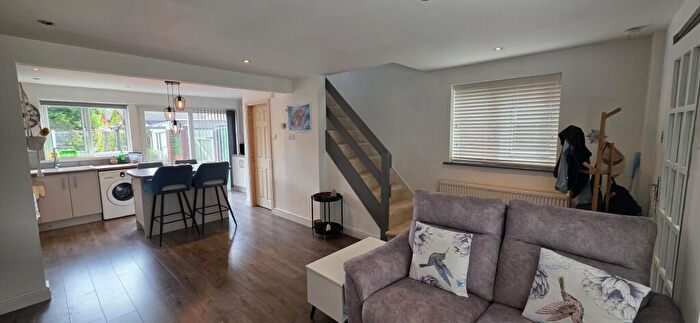3 Bedroom Semi-Detached House To Rent In Fairford Way, SK5