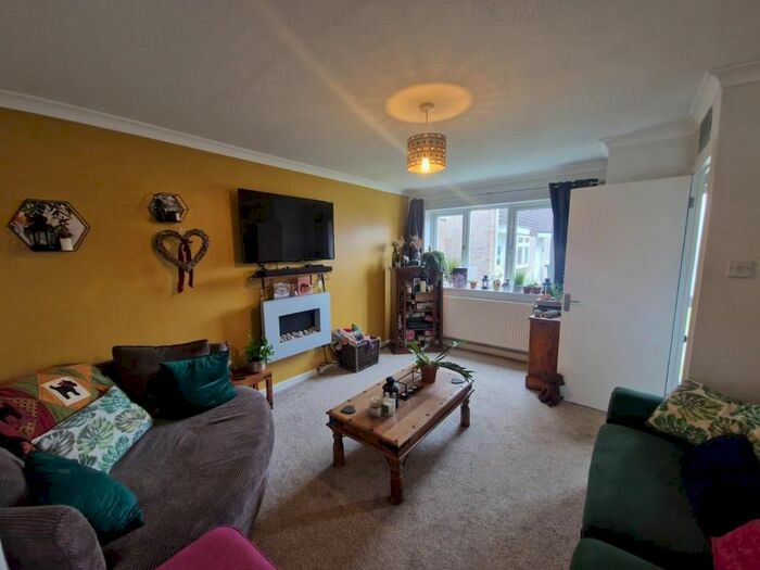 3 Bedroom Terraced House To Rent In Thatcham, Berkshire, RG19