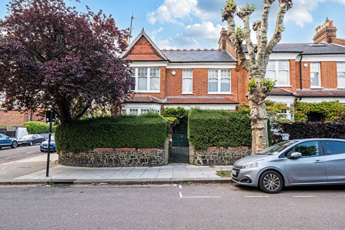 5 Bedroom End Of Terrace House For Sale In Grand Avenue, Muswell Hill, London, N10