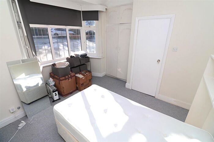 3 Bedroom Flat To Rent In Armitage Road, Golders Green, NW11