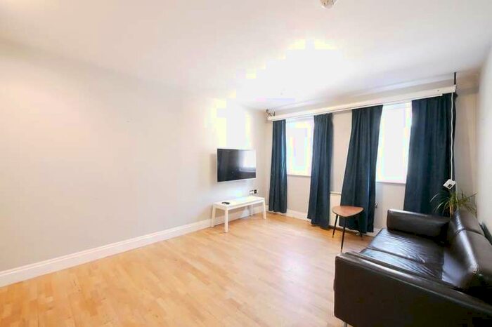 2 Bedroom Flat To Rent In Nazrul Street, Shoreditch, E2