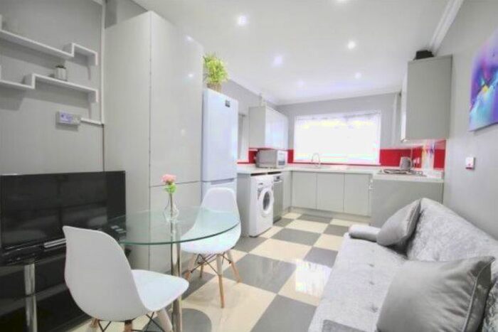 5 Bedroom Terraced House To Rent In Orchard Road, Southsea, PO4