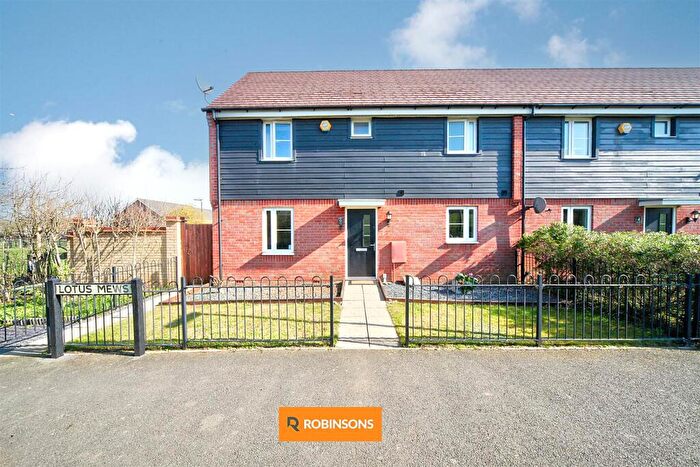 3 Bedroom End Of Terrace House For Sale In Lotus Mews, Dunstable, LU6